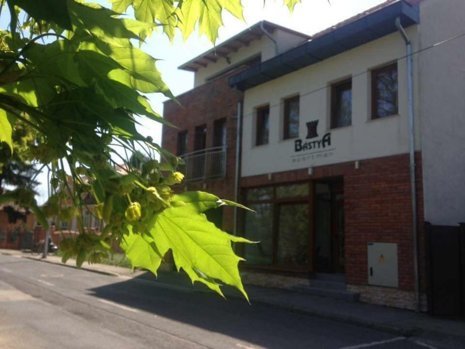 Bastya Apartmanhaz Sárvár Εξωτερικό φωτογραφία